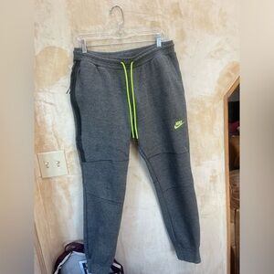 Men’s Nike Tech sweats Size L